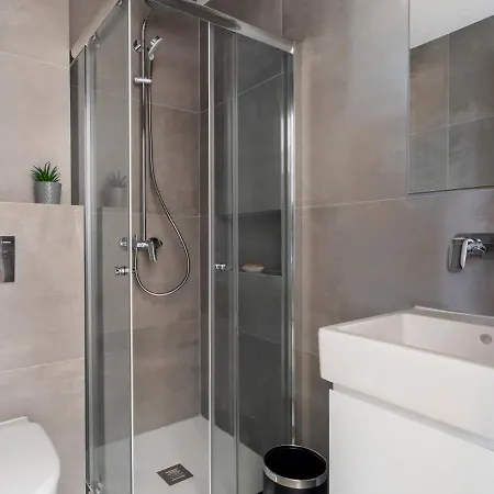 Perfect Vacation For Up To Six Guests With Balcony All Yours דירה *